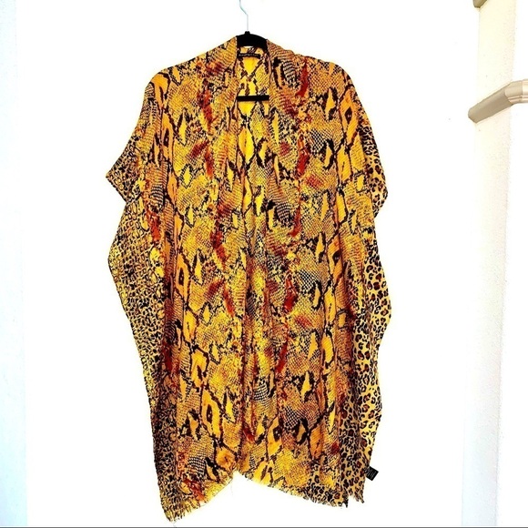 Do Everything In Love Leopard Snake Cheetah Poncho - Picture 2 of 3